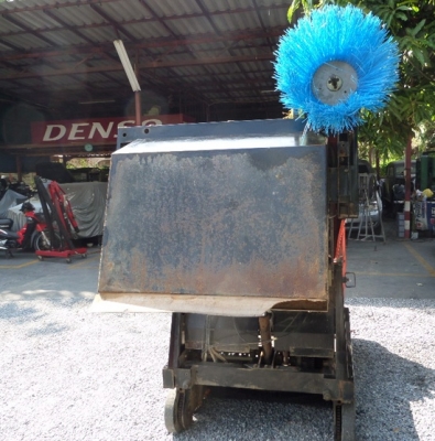 รถกวาดดูดฝุ่น AMANO เครื่อง HONDA 11 แรง สภาพพร้อมใช้