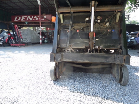 รถกวาดดูดฝุ่น AMANO เครื่อง HONDA 11 แรง สภาพพร้อมใช้