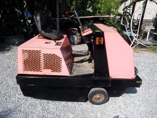 รถกวาดดูดฝุ่น AMANO เครื่อง HONDA 11 แรง สภาพพร้อมใช้