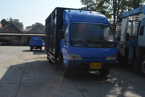 ISUZU NQR 130 hp ตู้บรรทุก 10 บาน ยาว 5.50 m
