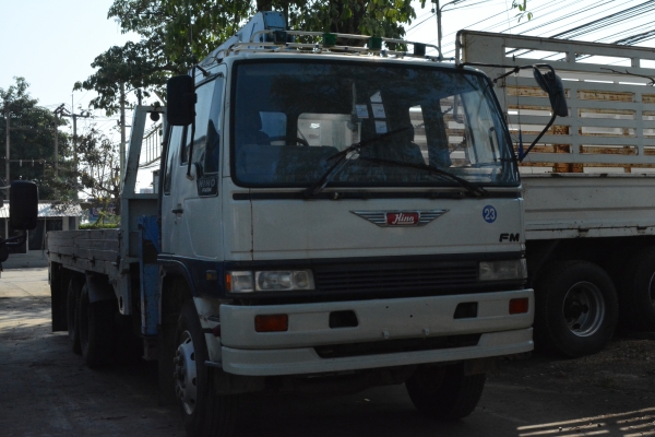 HINO 3M 240 hp ติดตั้งเครน 5 ตัน ยาว 7.20 m