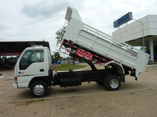 ขายรถสภาพสวยพร้อมใช้งาน ISUZU NPR การ์ตูน ดั้มพ์ 6 ล้อ เครื่อง 155 HP 4 สูบ ขายรถสภาพสวยพร้อมใช้งาน ISUZU NPR การ์ตูน ดั้มพ์ 6 ล้อ เครื่อง 155 HP 4 สูบ