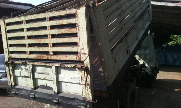 รถฮีโน่ 6 ล้อดั้ม FC2W  120 แรงม้า. ปี 39  สนใจติดต่อ  081 - 6079515