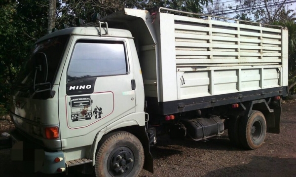รถฮีโน่ 6 ล้อดั้ม FC2W  120 แรงม้า. ปี 39  สนใจติดต่อ  081 - 6079515