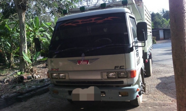 รถฮีโน่ 6 ล้อดั้ม FC2W  120 แรงม้า. ปี 39  สนใจติดต่อ  081 - 6079515