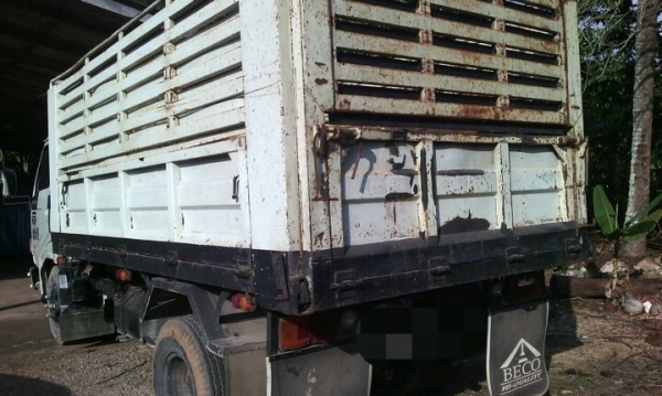 รถฮีโน่ 6 ล้อดั้ม FC2W  120 แรงม้า. ปี 39  สนใจติดต่อ  081 - 6079515