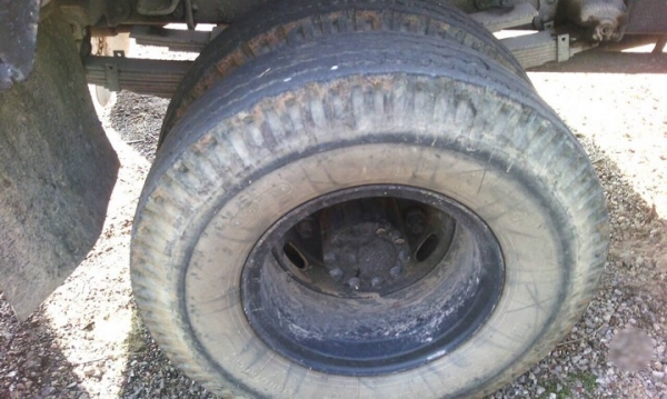 รถฮีโน่ 6 ล้อดั้ม FC2W  120 แรงม้า. ปี 39  สนใจติดต่อ  081 - 6079515