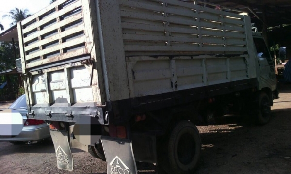 รถฮีโน่ 6 ล้อดั้ม FC2W  120 แรงม้า. ปี 39  สนใจติดต่อ  081 - 6079515