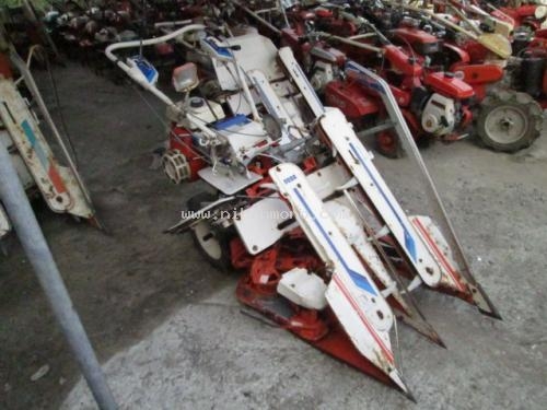 รถเกี่ยวข้าวเดินตาม   KUBOTA   RA50  รหัสสินค้า : 80802287    หรือเพิ่มเติมไดที่ www.nihonmono.com