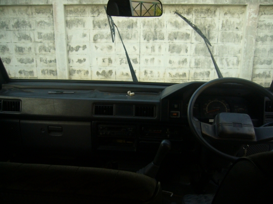 ขายรถตู้ mitsubishi l300 สวยๆๆเดิมๆๆ วิ่งน้อย 83000บ.