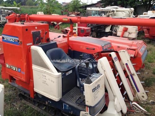 รถเกี่ยวข้าวนั่งขับ KUBOTA R1-151A รหัสสินค้า : 80802293 หรือเพิ่มเติมไดที่ www.nihonmono.com รถเกี่ยวข้าวนั่งขับ KUBOTA R1-151A รหัสสินค้า : 80802293 หรือเพิ่มเติมไดที่ www.nihonmono.com