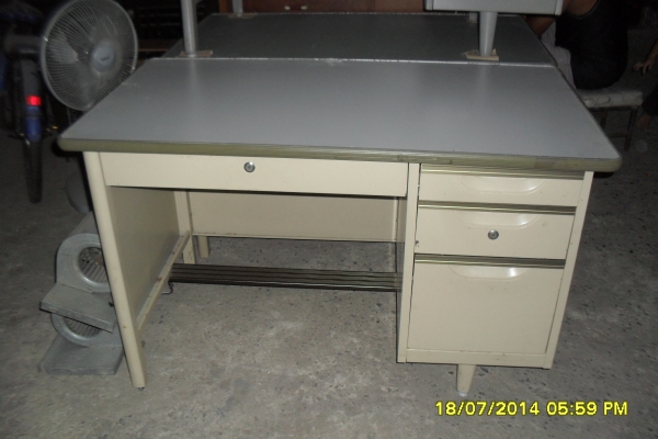 โต๊ะบัญชีเหล็ก