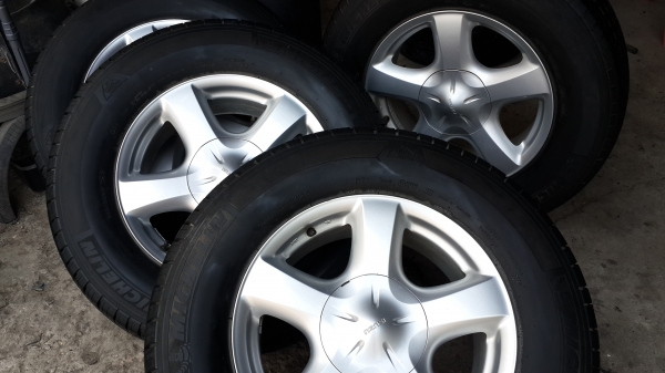 ล้อ New Isuzu ใหม่ๆขอบ 17 พร้อมยาง\% สวยๆ