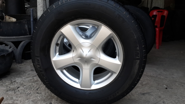ล้อ New Isuzu ใหม่ๆขอบ 17 พร้อมยาง\% สวยๆ