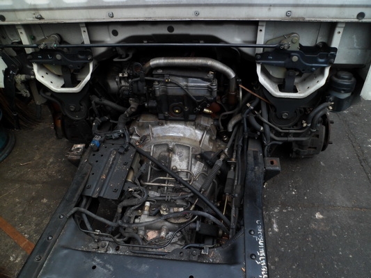 ขายหัวเก๋ง nkr ติดเครื่องยนต์ 4HL1พร้อมเกียร์อุปกรณ์ครบๆ