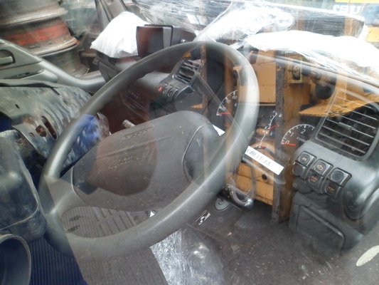 ขายหัวเก๋ง nkr ติดเครื่องยนต์ 4HL1พร้อมเกียร์อุปกรณ์ครบๆ