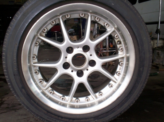 ขายล้อแม็ก 17" ใส่รถ BMW  ซีรี่ 3  รุ่นE36 เหลือวงเดียวครับ 1500บาทติดต่อ0890671028