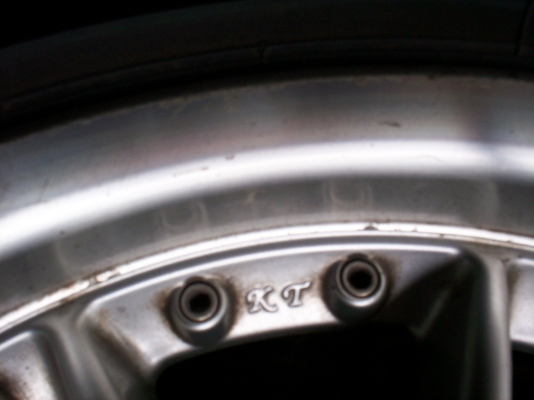 ขายล้อแม็ก 17" ใส่รถ BMW  ซีรี่ 3  รุ่นE36 เหลือวงเดียวครับ 1500บาทติดต่อ0890671028