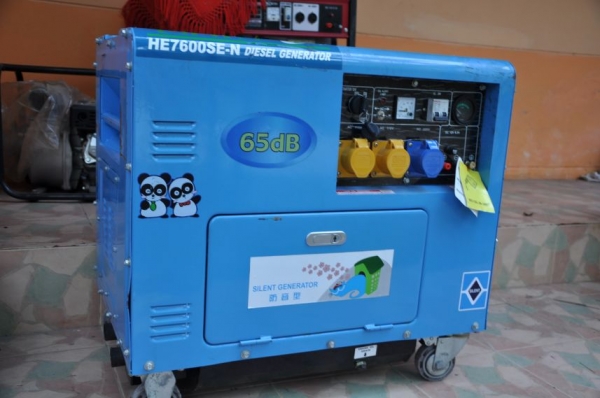 ขายเครื่องปั่นไฟ 5kw.ดีเซลสตาร์ทไฟฟ้า(ตู้เก็บเสียง) เปิดตู้ติดมา1ตัว ขาย38,000บาท!!!