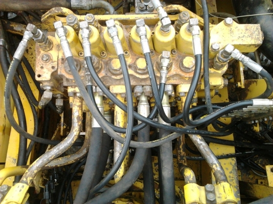 ขายด่วน!!!  KOMATSU PC 200-6 สภาพเหมือนใหม่ รถสวยมากๆ พร้อมใช้งาน ระบบไฟฟ้าสมบูรณ์ เอกสารใบแจ้งจำหน่าย สนใจ ติดต่อ ญาดา 082-4487788