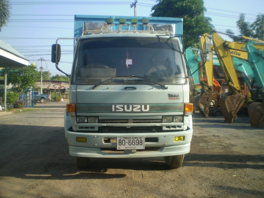 ขาย6ล้อร็อกกี้160แรงม้าติดเครน สภาพพร้อมใช้งาน