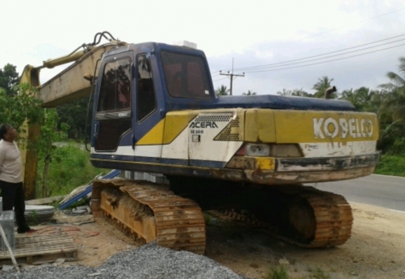 ขายด่วน!! KOBELCO SK200-3 ลดราคาสุดๆ ราคานี้มีมาไม่บ่อย  สภาพสวยค่ะ พร้อมใช้งาน เอกสารพร้อม สนใจติดต่อ ญาดา 082-4487788