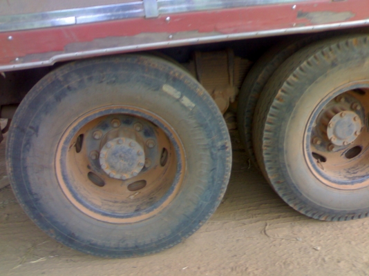 ขาย สิบล้อเพลาเดียว หัวเดก้า เครื่อง230 กะบะไม้สวยๆคับ