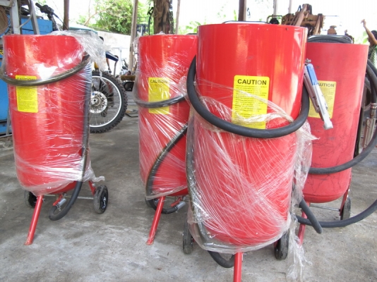 ขายเครื่องยิงทราย ระบบแรงดัน  ของใหม่ จากไต้หวัน พร้อมปืน 2 อัน หัวยิง 8 หัว