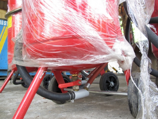 ขายเครื่องยิงทราย ระบบแรงดัน  ของใหม่ จากไต้หวัน พร้อมปืน 2 อัน หัวยิง 8 หัว