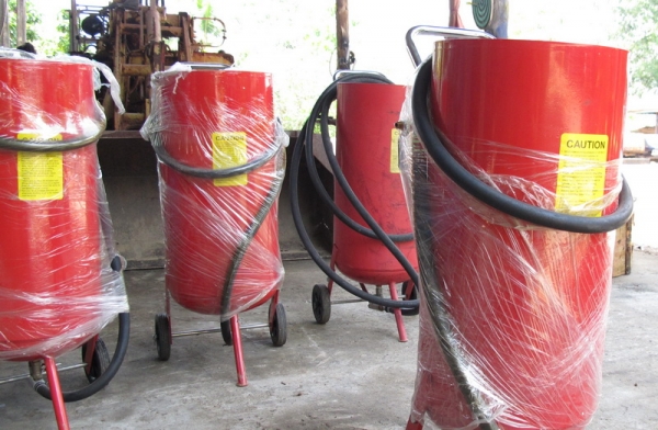 ขายเครื่องยิงทราย ระบบแรงดัน  ของใหม่ จากไต้หวัน พร้อมปืน 2 อัน หัวยิง 8 หัว