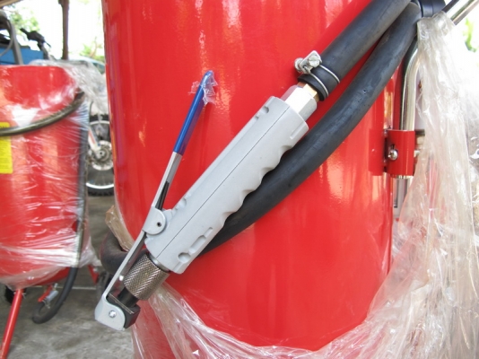 ขายเครื่องยิงทราย ระบบแรงดัน  ของใหม่ จากไต้หวัน พร้อมปืน 2 อัน หัวยิง 8 หัว