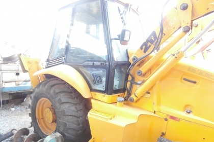 รถ JCB  หน้าตักหลังขุด