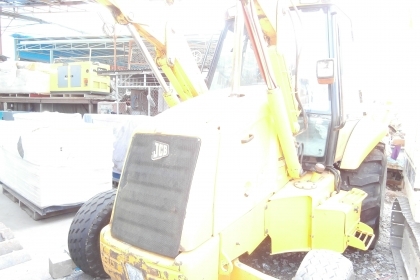 รถ JCB  หน้าตักหลังขุด