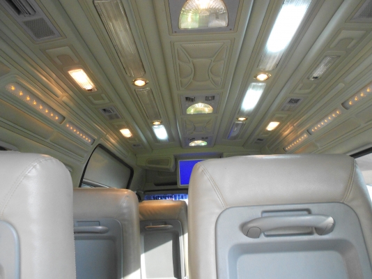 ขาย TOYOTA - HIACE - COMMUTER D4D 2.5 MT  ปี2007 สีขาว เกียร์ธรรมดา เครื่องดีเซล 2500cc แต่ง VIP