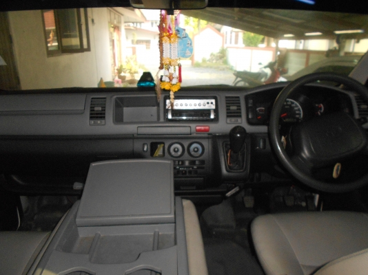 ขาย TOYOTA - HIACE - COMMUTER D4D 2.5 MT  ปี2007 สีขาว เกียร์ธรรมดา เครื่องดีเซล 2500cc แต่ง VIP