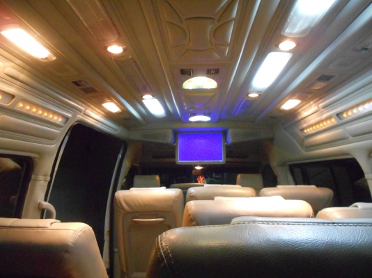 ขาย TOYOTA - HIACE - COMMUTER D4D 2.5 MT  ปี2007 สีขาว เกียร์ธรรมดา เครื่องดีเซล 2500cc แต่ง VIP