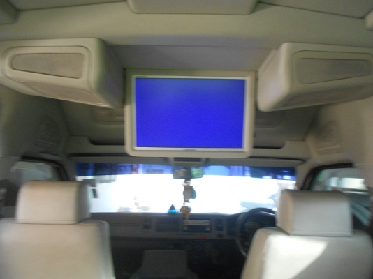 ขาย TOYOTA - HIACE - COMMUTER D4D 2.5 MT  ปี2007 สีขาว เกียร์ธรรมดา เครื่องดีเซล 2500cc แต่ง VIP