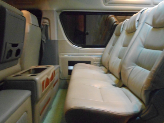 ขาย TOYOTA - HIACE - COMMUTER D4D 2.5 MT  ปี2007 สีขาว เกียร์ธรรมดา เครื่องดีเซล 2500cc แต่ง VIP