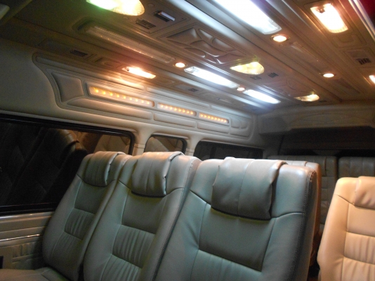 ขาย TOYOTA - HIACE - COMMUTER D4D 2.5 MT  ปี2007 สีขาว เกียร์ธรรมดา เครื่องดีเซล 2500cc แต่ง VIP