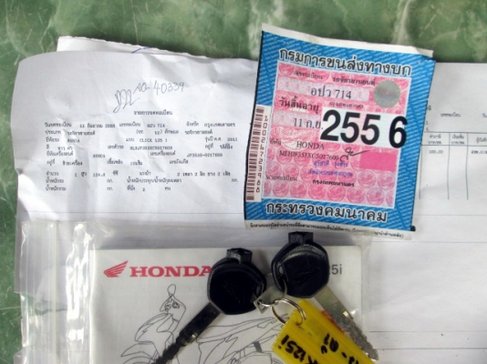 ขาย click125Iรุ่น idling stopดับเครื่องอัตโนมัตเมื่อจอดรถนิ่ง ล้อแมกซ์ +คอมบายเบลก 46000