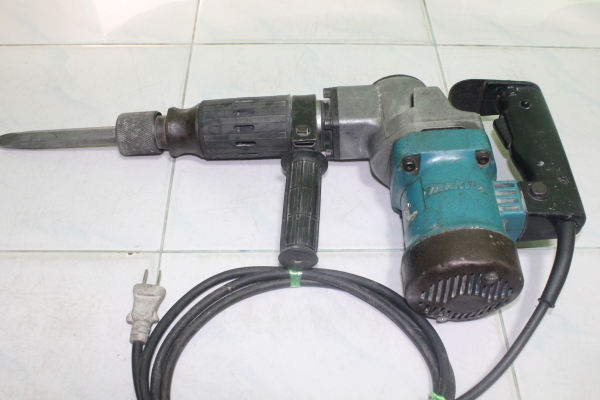 เครื่องสกัดคอนกรีตยี่ห้อ makita รุ่น hm0810Tสภาพดีพร้อมใช้งานครับ เครื่องสกัดคอนกรีตยี่ห้อ makita รุ่น hm0810Tสภาพดีพร้อมใช้งานครับ