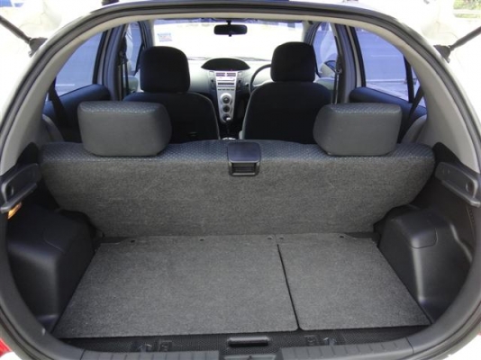 ขาย 2009 TOYOTA YARIS 1.5J AUTO ไมล์ 8 หมื่น สีขาว สวย สภาพดี ใช้งานต่อได้ทันที