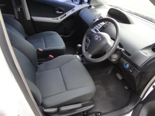 ขาย 2009 TOYOTA YARIS 1.5J AUTO ไมล์ 8 หมื่น สีขาว สวย สภาพดี ใช้งานต่อได้ทันที