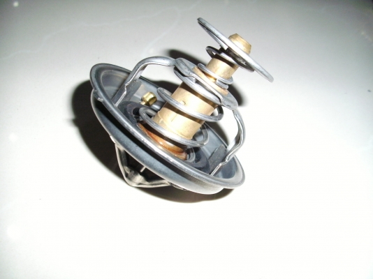 KOBELCO 6D31,6D34,PART NO. ME996365  THERMOSTAT