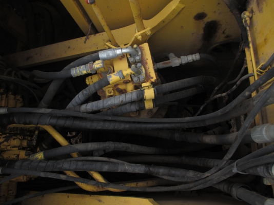 มี VDO รับส่วนลด 200,000 บาทไปเลย สภาพ 95 \%  KOMATSU PC 200 -7 เก่านอก เอวแน่น ปั็มแรง ซีเรียลสูง สภาพพร้อมใช้ สุดๆเอาไปแบ่งกันใช้ได้เลยครับ น้องร็อค จัดหั้ย สนใจโทร