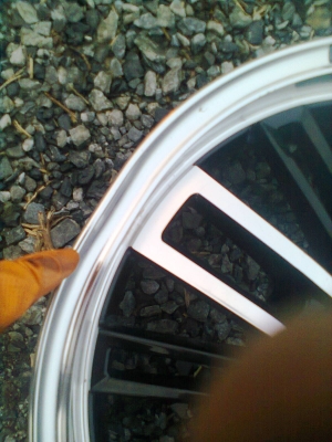 ปรับราคาใหม่ขายแม็ก 6 รู  ขอบ17 ขนาด 7.5 นิ้ว พร้อมน๊อต 24 ตัว ใช้งานมา 6 เดือน  รวม 4 วง