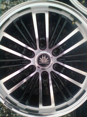 ปรับราคาใหม่ขายแม็ก 6 รู  ขอบ17 ขนาด 7.5 นิ้ว พร้อมน๊อต 24 ตัว ใช้งานมา 6 เดือน  รวม 4 วง