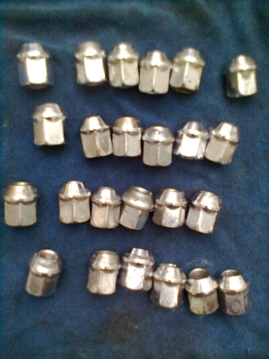 ปรับราคาใหม่ขายแม็ก 6 รู  ขอบ17 ขนาด 7.5 นิ้ว พร้อมน๊อต 24 ตัว ใช้งานมา 6 เดือน  รวม 4 วง