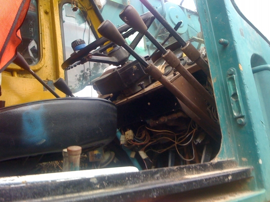 ขายรถเครน 4 ล้อ 20 ตัน KATO  20 H ปั๊ม 3 ตอน  ขาตรง เอกสารเล่มทะเบียน