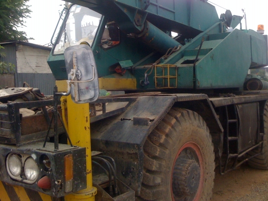 ขายรถเครน 4 ล้อ 20 ตัน KATO  20 H ปั๊ม 3 ตอน  ขาตรง เอกสารเล่มทะเบียน